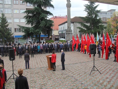 İlçemizde 29 Ekim Cumhuriyet Bayramı Programı düzenledi.